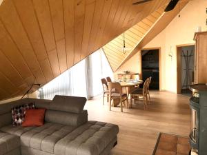 Χώρος καθιστικού στο Ferienwohnung Rhöner Bergblick