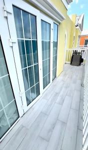 Φωτογραφία από το άλμπουμ του Sunset Serenity 2BR Oceanview Beach & Pool Access  +29 φωτογραφίες