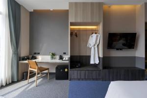 a hotel room with a bed and a bathroom at Ramada Plaza by Wyndham Bangkok Sukhumvit 48 in Bangkok +78 photos