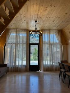 Χώρος καθιστικού στο Dizak Hills