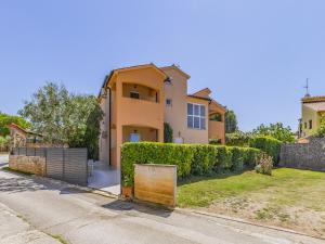 Budova, kde se prázdninový dům nachází