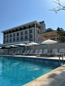 Bazén v ubytování Saklıkoy Resort Otel nebo v jeho okolí