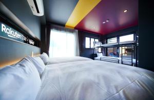 Giường trong phòng chung tại Rakuten STAY x EAGLES 101 with terrace