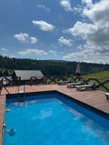 a swimming pool on top of a wooden deck at Шервуд in Myta