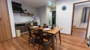 Η κουζίνα ή μικρή κουζίνα στο Mountain Stream Apartments / Vacation STAY 78855