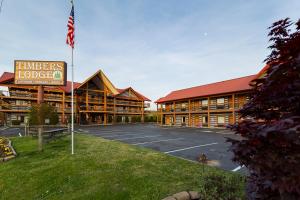 a hotel with an american flag in a parking lot at Timbers Lodge in Pigeon Forge