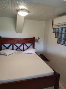 Ένα ή περισσότερα κρεβάτια σε δωμάτιο στο Appartement cosy avec piscine au François