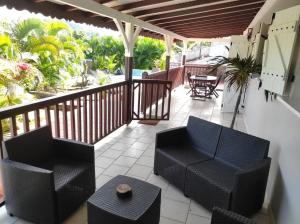 Μπαλκόνι ή βεράντα στο Appartement cosy avec piscine au François