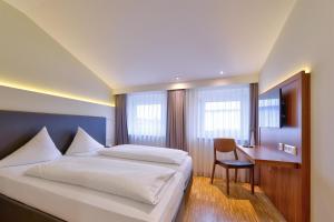 Postel nebo postele na pokoji v ubytování Hotel Apfelbaum