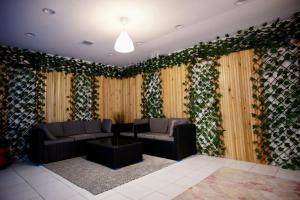 a living room with a wall covered in ivy at مسكن خاص داخل عماره بمسبح in Taif
