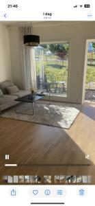 Billede fra billedgalleriet på Sunny, patio & roof terrace Fornebu i Fornebu