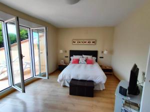 a bedroom with a bed and a tv in it at Precioso chalet 4 habitaciones con Piscina comunitaria in Benicàssim +27 photos
