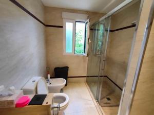 Foto dalla galleria di Precioso chalet 4 habitaciones con Piscina comunitaria a Benicàssim Altre 27 foto