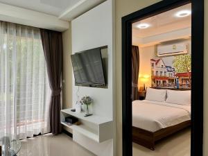 Ένα ή περισσότερα κρεβάτια σε δωμάτιο στο Cozy Condotel Maikhao