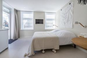 เตียงในห้องที่ Slow Living Suite 2 Oostkapelle