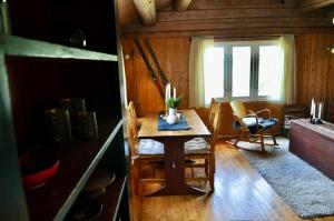 Posezení v ubytování Flaksjøen