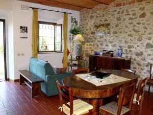 a living room with a table and a couch at Rustic Farmhouse Living Vinci s Treasures in Vinci