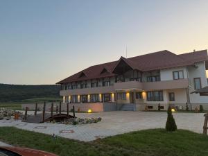 a large building with a large driveway in front of it at Steaua Transilvaniei in Mirăslău