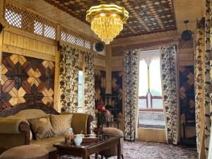 Un lugar para sentarse en Suroor Houseboat