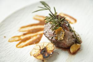 Jídlo v hotelu nebo okolí + 107 fotografií