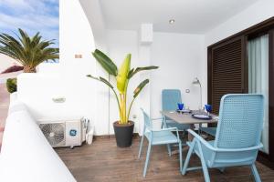 Posezení v ubytování Playa Paraiso Cosy&Chic Condo with Sea View