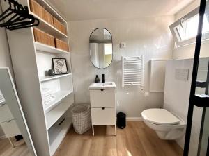 Bilik mandi di Tiny House cosy +5 gambar