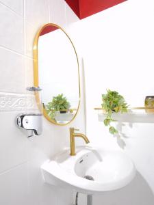 a bathroom with a sink and a mirror at Cozy House 2BR BTS Ekkamai in Bangkok +3 photos