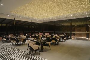 Εστιατόριο ή άλλο μέρος για φαγητό στο Mamaya Resort & Spa By Four Leaf Hotels, Garh Mukteshwar