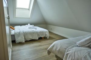 a bedroom with two beds and a window at HD Central Topfloor in Bergen