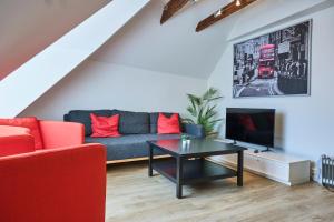 a living room with a blue couch and a table at HD Central Topfloor in Bergen