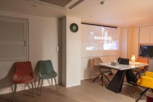 Μια τηλεόραση ή/και κέντρο ψυχαγωγίας στο Lumiere h Hotel +22 φωτογραφίες
