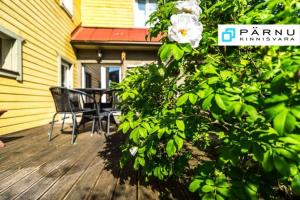 a deck with a table and chairs on a house at Sireli Holiday Home in Pärnu