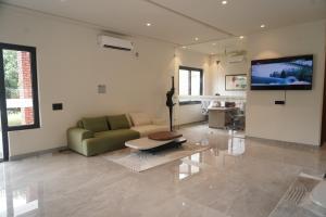 Χώρος καθιστικού στο Mamaya Resort & Spa By Four Leaf Hotels, Garh Mukteshwar