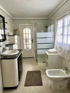 Ένα μπάνιο στο Lemon Tree House nahe Sant Antioco & Kitespot