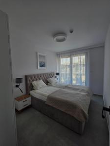 Ένα ή περισσότερα κρεβάτια σε δωμάτιο στο Krystal Apartment - kompleks Hevenia Pogorzelica +18 φωτογραφίες