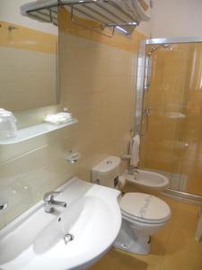 Ένα μπάνιο στο Hotel Club Ravezzo +44 φωτογραφίες