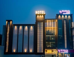 Το κτήριο όπου στεγάζεται το ξενοδοχείο