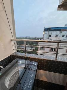 Balkón nebo terasa v ubytování 1 Bhk Service Apartments by Abhibha Stays Near Botanical Garden