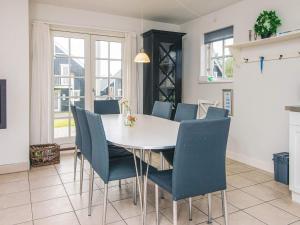Posezení v ubytování 8 person holiday home in Gjern-By Traum + 25 fotografií