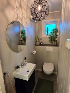 ห้องน้ำของ Modern Luxury Villa- Free parking +17 ภาพ