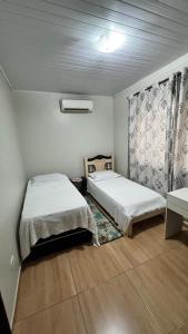 Un pat sau paturi într-o cameră la Casa 3 quartos, até 6 pessoas cataratas