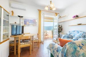 TV a/nebo společenská místnost v ubytování Hostdomus - Mistral Apartment