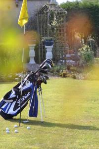 a golf club on the grass in a yard at Balmungo Cottage B&B in St. Andrews