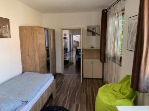 Ένα ή περισσότερα κρεβάτια σε δωμάτιο στο Apartmán EMES s terasou