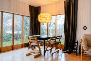 Posezení v ubytování 60S Love In Scenic Settings