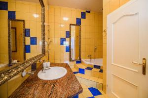 O baie la 4 Bedroom Villa with Heated Indoor Pool Jajo & Pajo