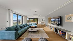 TV a/nebo společenská místnost v ubytování Villa Adria Blue by Villas Holiday