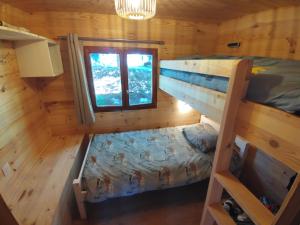 an overhead view of a bunk bed in a cabin at Chalet le TI-KER BREIZH Camping La Buidonnière Aussois in Aussois