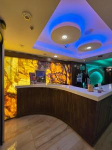 a bar in a restaurant with a blue ceiling at Burdur Park Prestij Otel in Burdur