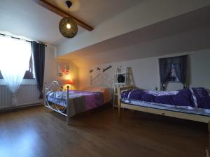 a bedroom with two beds and a window at Waimes Retreat Near Forest in Waimes